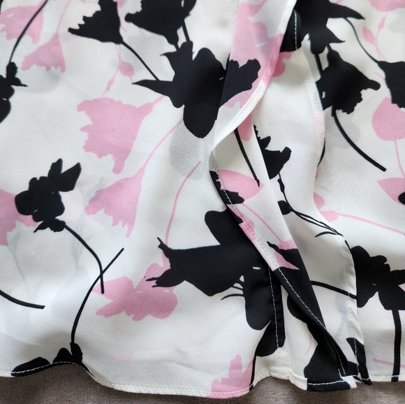 Le Chateau Tank Blouse - Picture 5 of 6